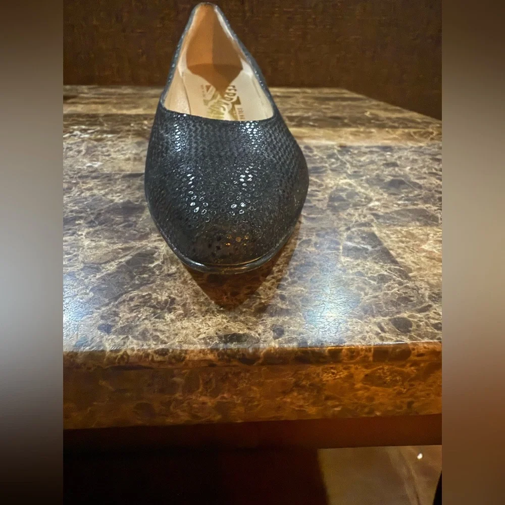 NWT Vintage Salvatore Ferragamo. Rio Nero Pebble Suede Pump. Size 6.5 AA.
